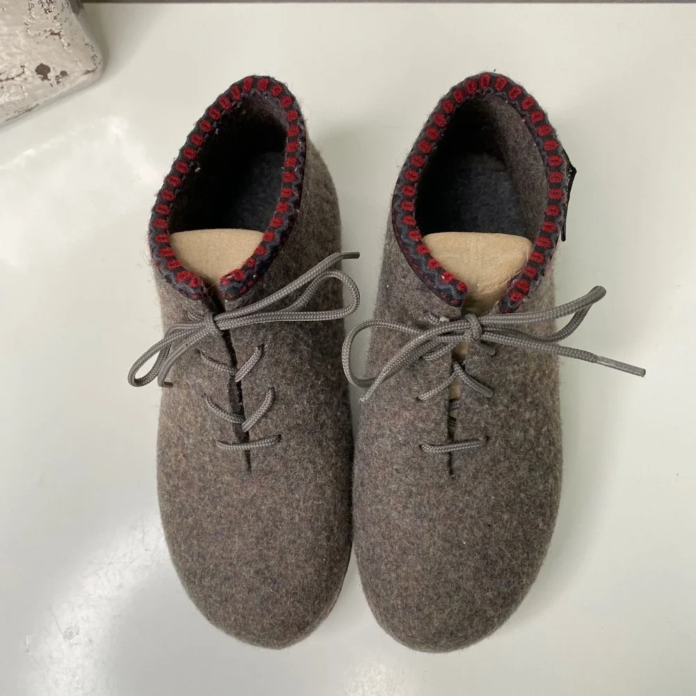 Wild‎ 'n Wooly by Stegmann Women's Gray Felt Lace-Up Ankle Boots Red Trim Size 6 - Picture 5 of 9